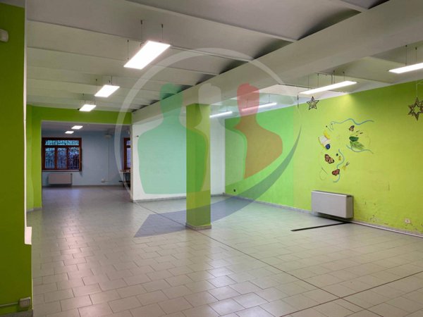 locale commerciale in vendita a Vinovo