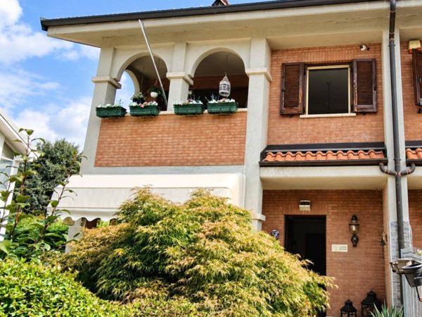 casa indipendente in vendita a Vinovo in zona Tetti Rosa