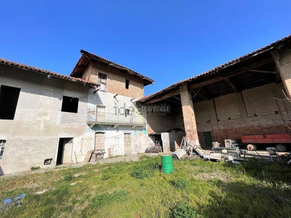 esavano in vendita a Vische