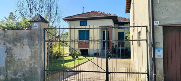 casa indipendente in vendita a Vische