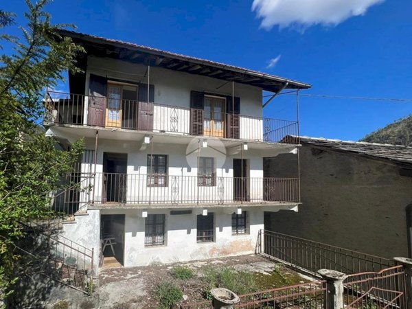 casa indipendente in vendita a Viù in zona Fubina