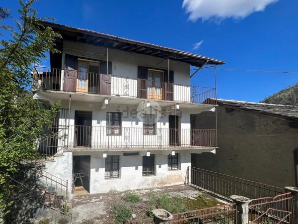 casa indipendente in vendita a Viù in zona Fubina