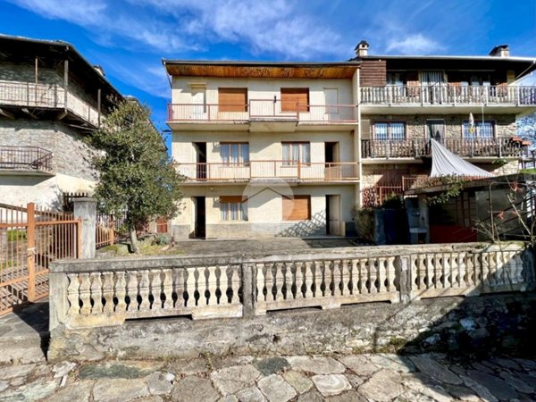 casa semindipendente in vendita a Viù