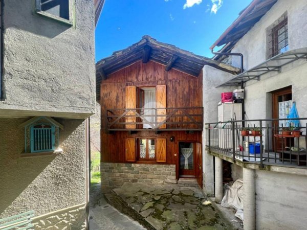 casa semindipendente in vendita a Viù in zona Tuberghengo