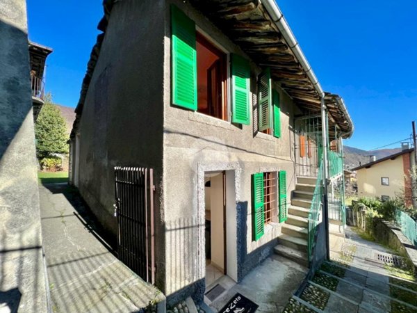 casa semindipendente in vendita a Viù