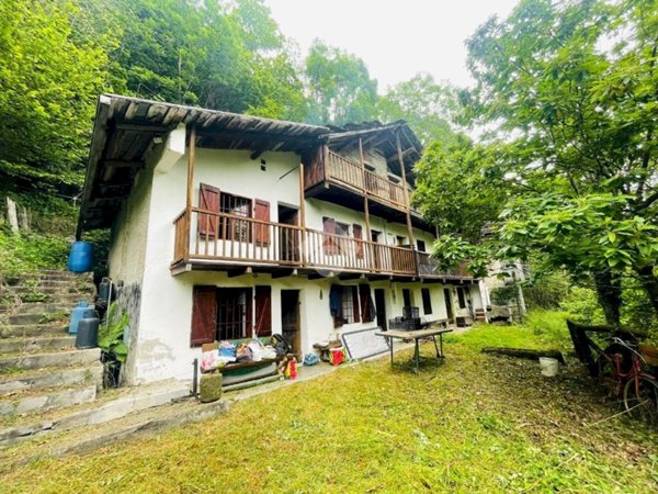 casa semindipendente in vendita a Viù