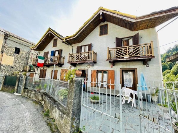 casa indipendente in vendita a Viù in zona Fucine