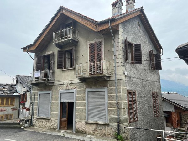casa indipendente in vendita a Viù