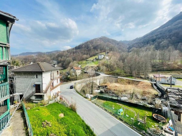 casa indipendente in vendita a Viù in zona Fucine