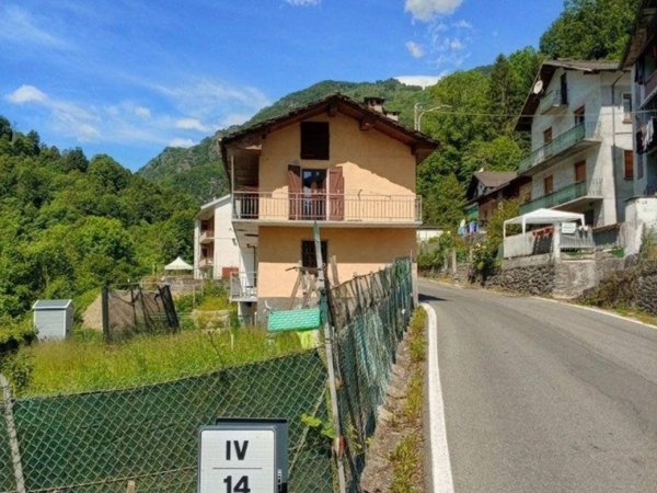 casa indipendente in vendita a Viù