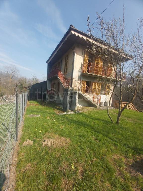 casa indipendente in vendita a Viù