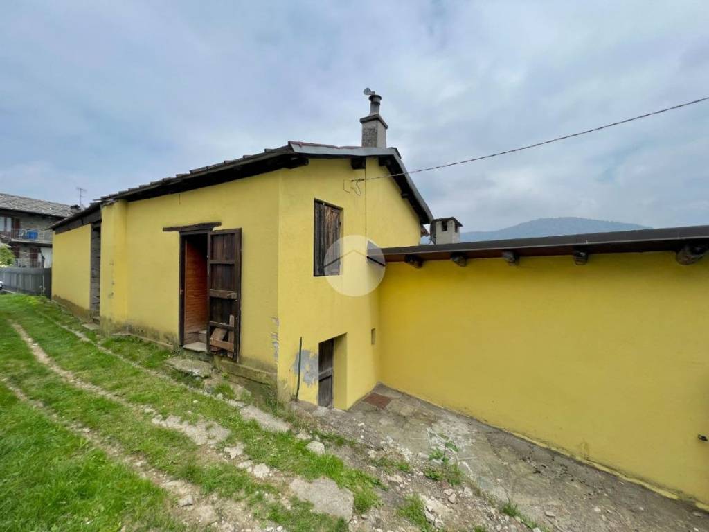 casa indipendente in vendita a Viù