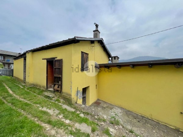 casa indipendente in vendita a Viù