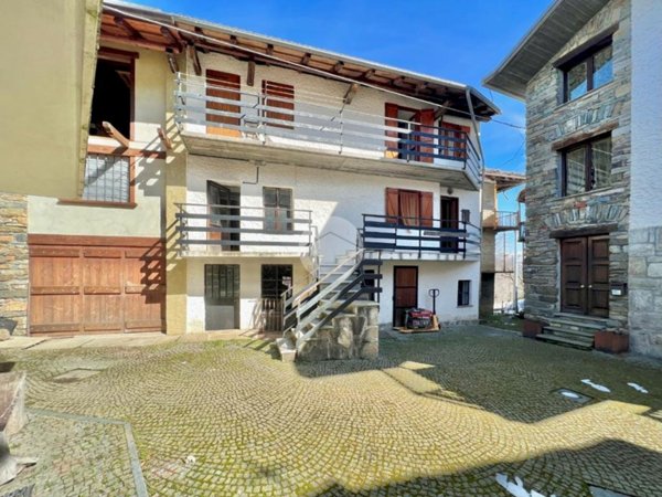 casa semindipendente in vendita a Viù in zona Aires