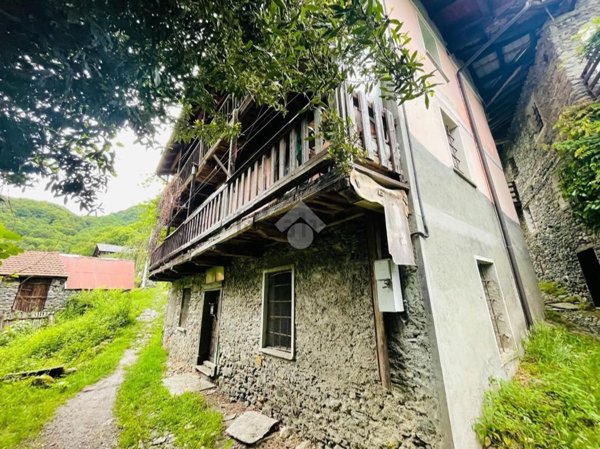 casa indipendente in vendita a Viù in zona Pessinea
