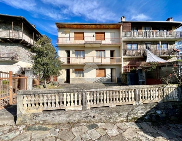 casa semindipendente in vendita a Viù