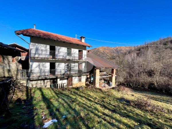 casa semindipendente in vendita a Viù