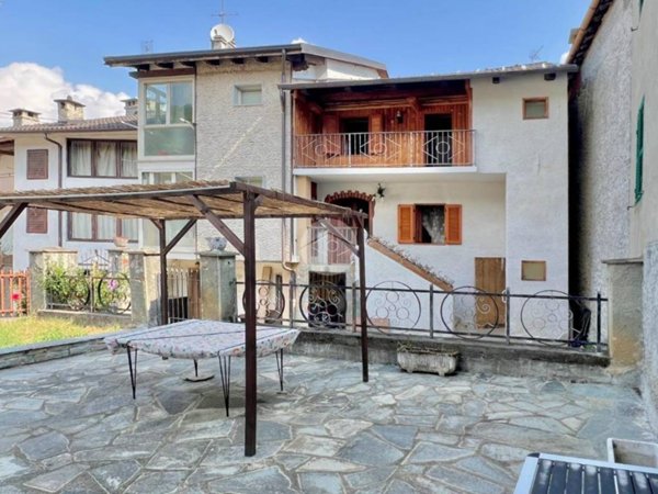 casa indipendente in vendita a Viù