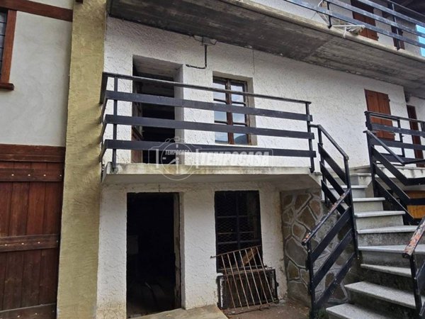 casa indipendente in vendita a Viù