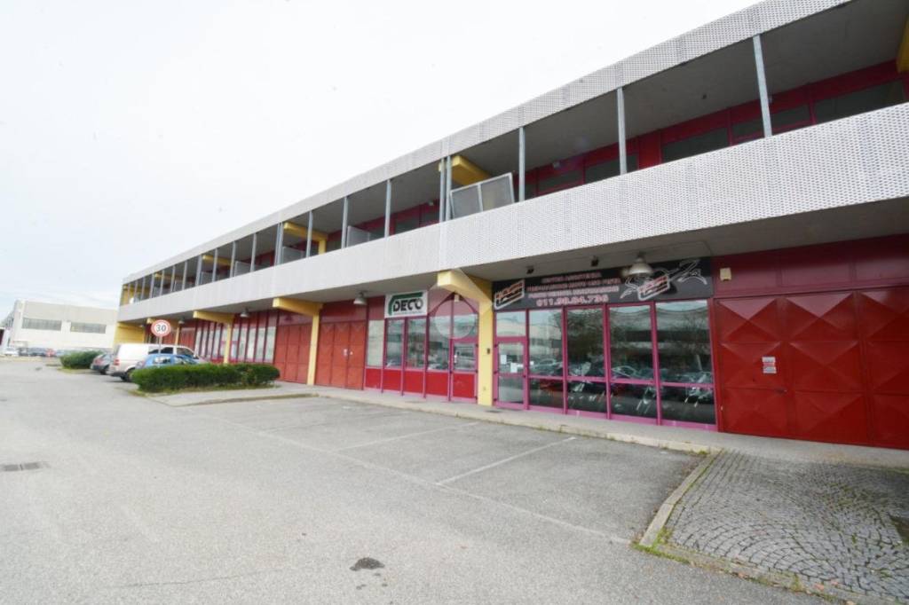 locale commerciale in vendita a Volpiano