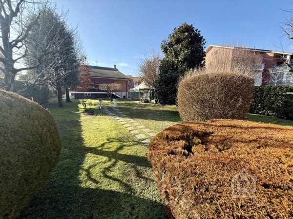 locale commerciale in vendita a Volpiano