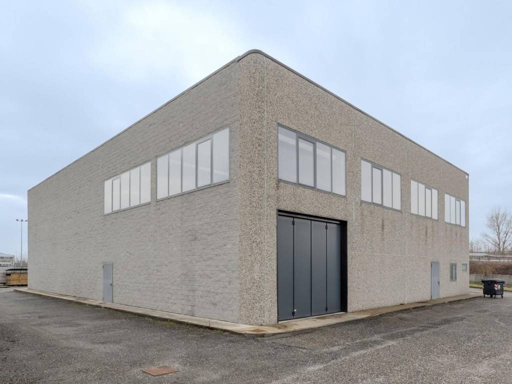 locale commerciale in vendita a Volpiano