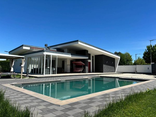 casa indipendente in vendita a Volpiano