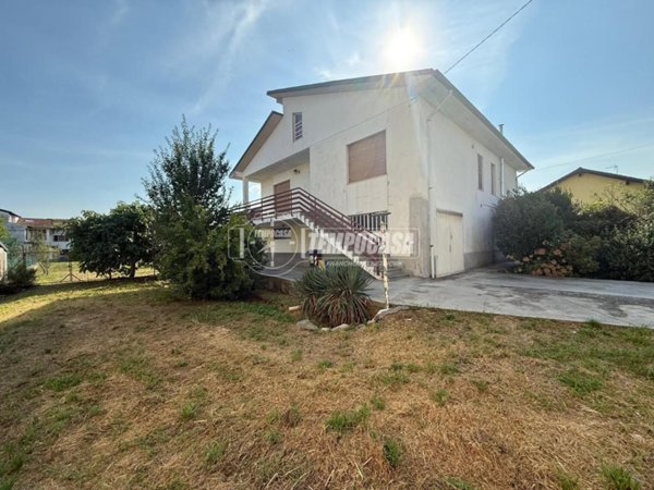 casa indipendente in vendita a Volpiano