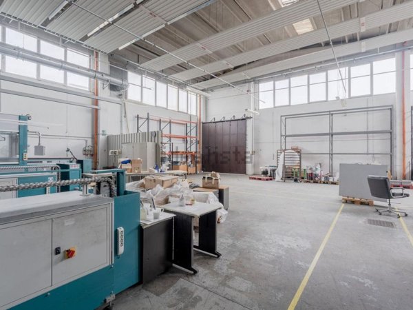 capannone in vendita a Volpiano