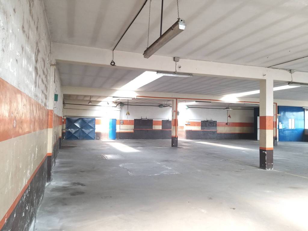 locale commerciale in vendita a Volpiano