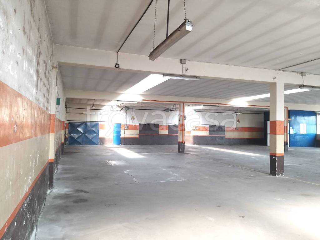 locale commerciale in vendita a Volpiano