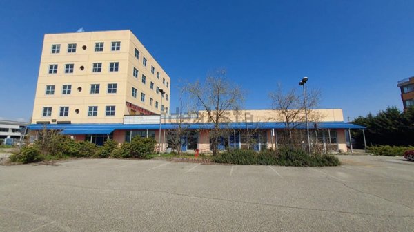 locale commerciale in vendita a Volpiano