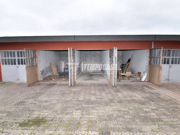 locale di sgombero in vendita a Volpiano