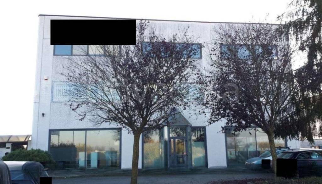 locale commerciale in vendita a Volpiano