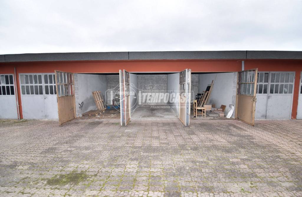 locale di sgombero in vendita a Volpiano