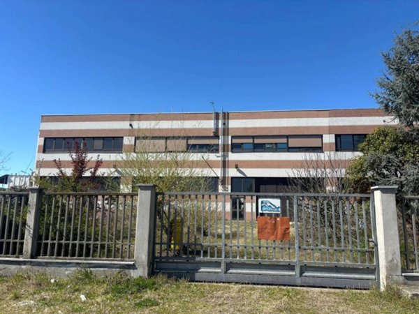 locale commerciale in vendita a Volpiano