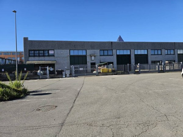 locale commerciale in vendita a Volpiano