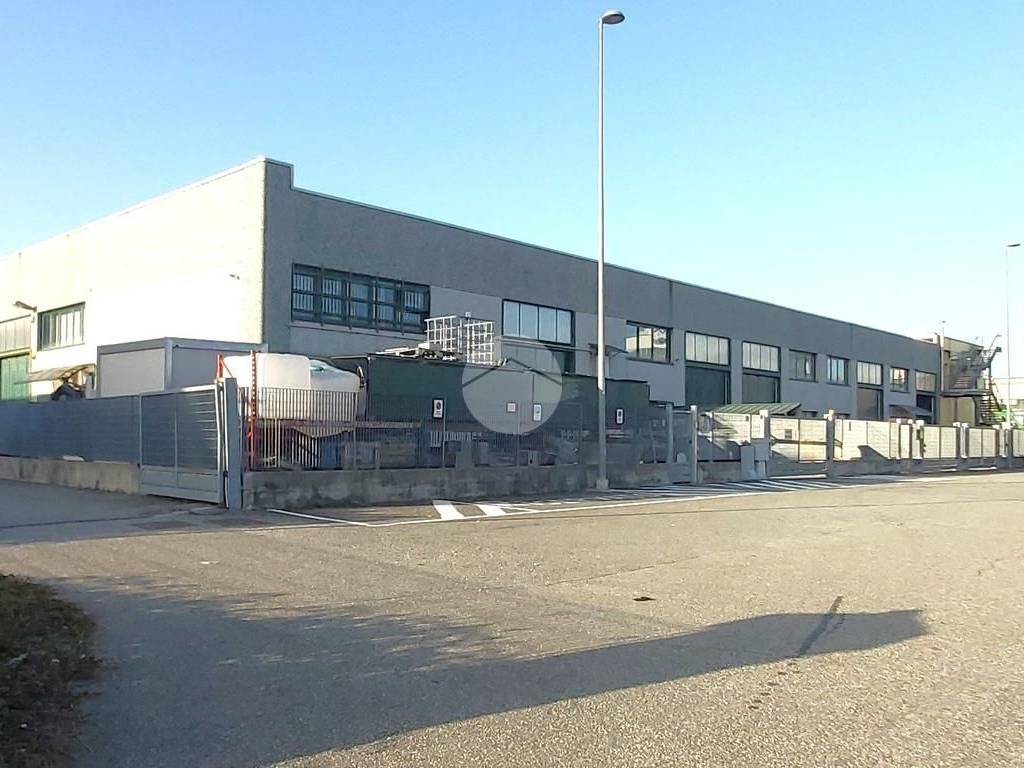 locale commerciale in vendita a Volpiano