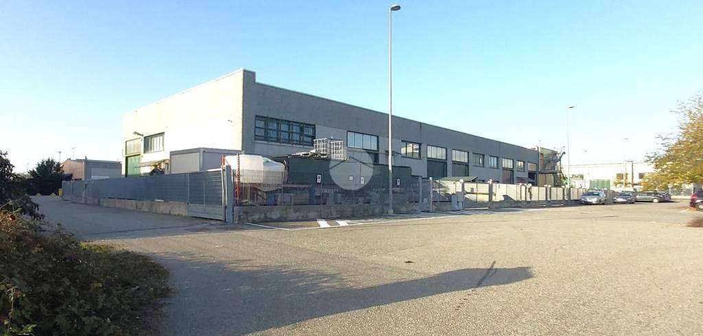 locale commerciale in vendita a Volpiano