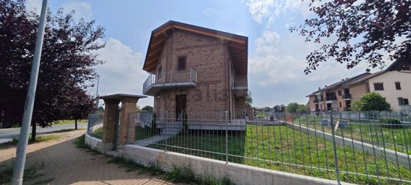 casa indipendente in vendita a Volpiano