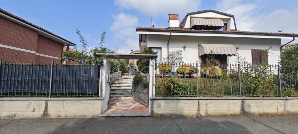 casa indipendente in vendita a Volpiano