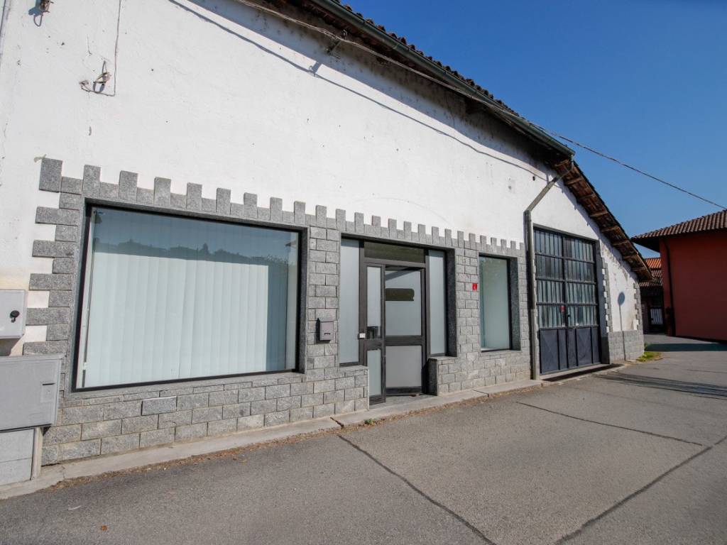 locale commerciale in vendita a Volpiano