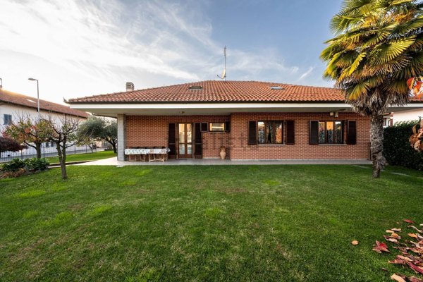 casa indipendente in vendita a Volpiano