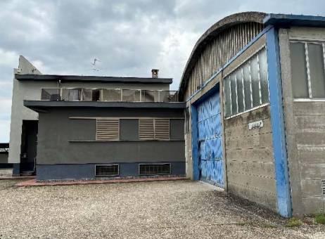 locale di sgombero in vendita a Volvera