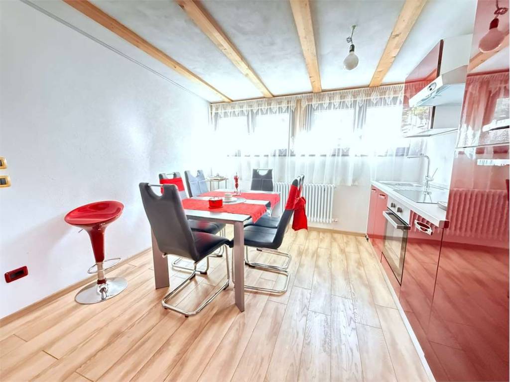 appartamento in vendita a Laives in zona Pineta