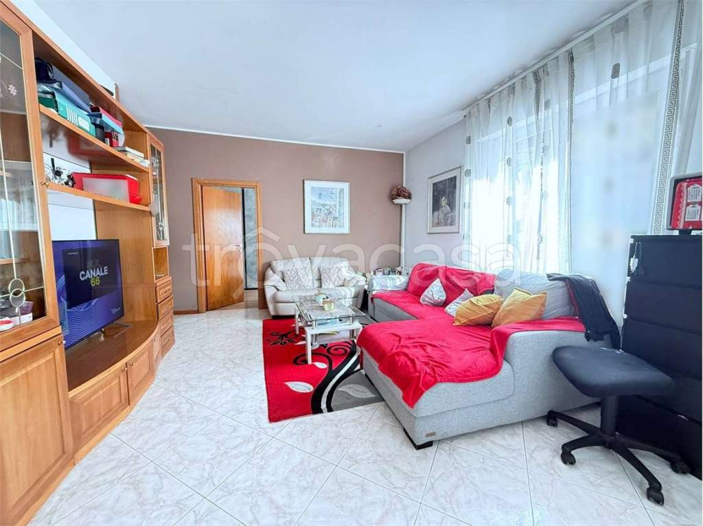 appartamento in vendita a Laives in zona Pineta