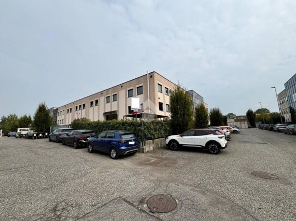 locale commerciale in vendita a Mappano in zona Reisina