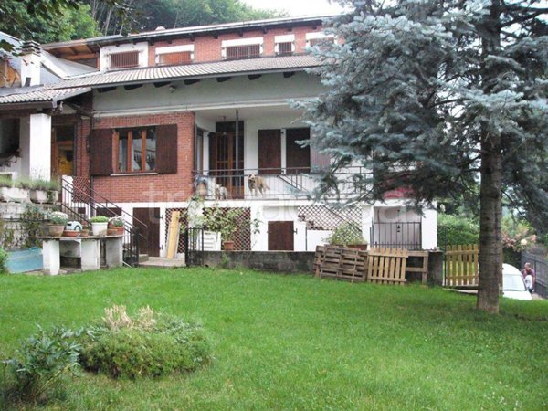 casa indipendente in vendita a Val di Chy