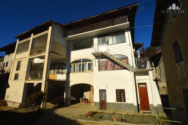 esavano in vendita a Val di Chy in zona Pecco