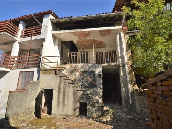 casa indipendente in vendita a Val di Chy in zona Lugnacco
